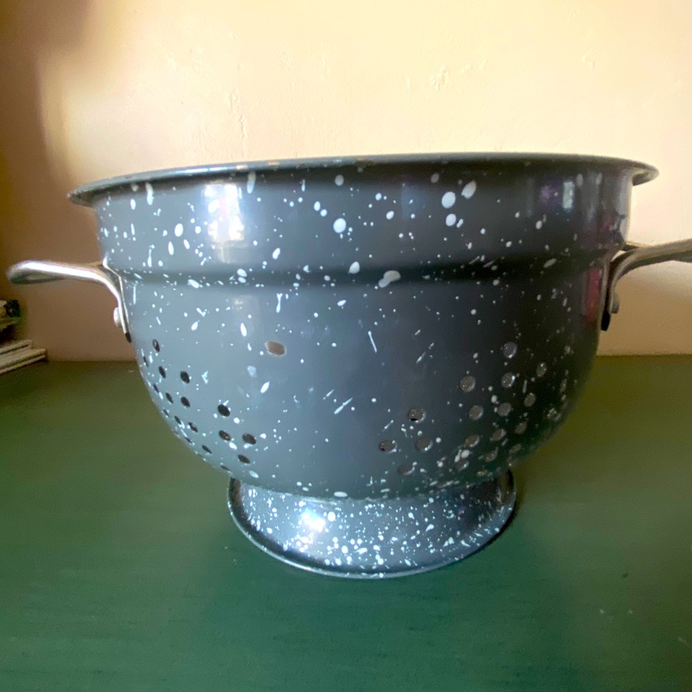 Colander/strainer. Specked design. Pedestal style, with handles. Metal.